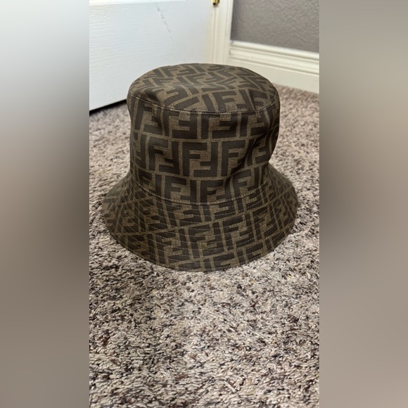 Fendi Bucket Hat - Mint Condition - Picture 3 of 16